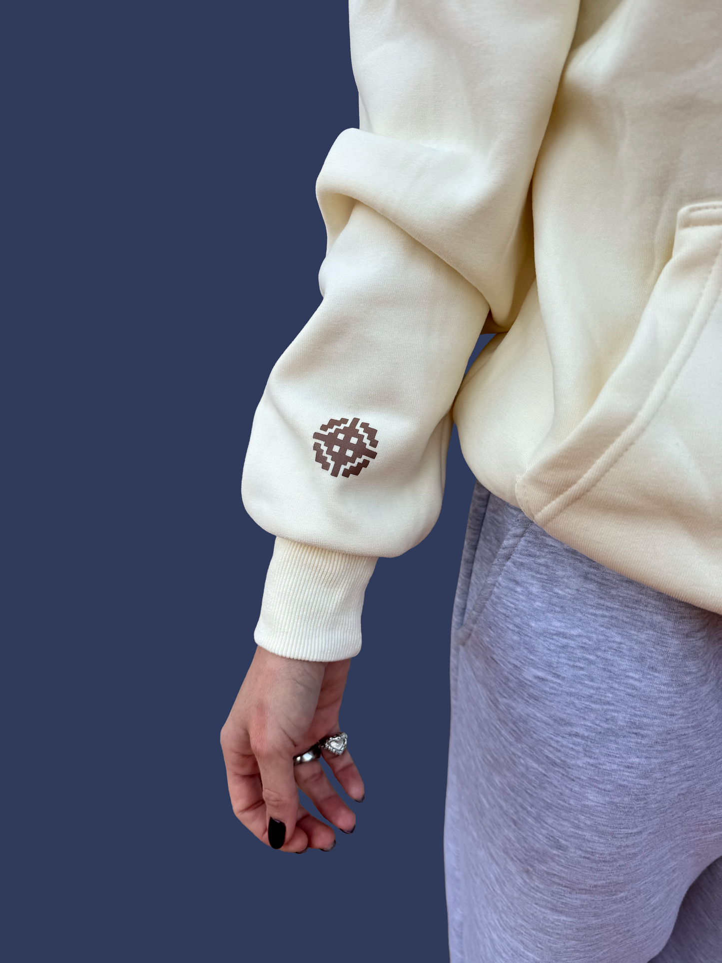 FELPA CON CAPPUCCIO CREMA REWOZISLIKE © - Unisex