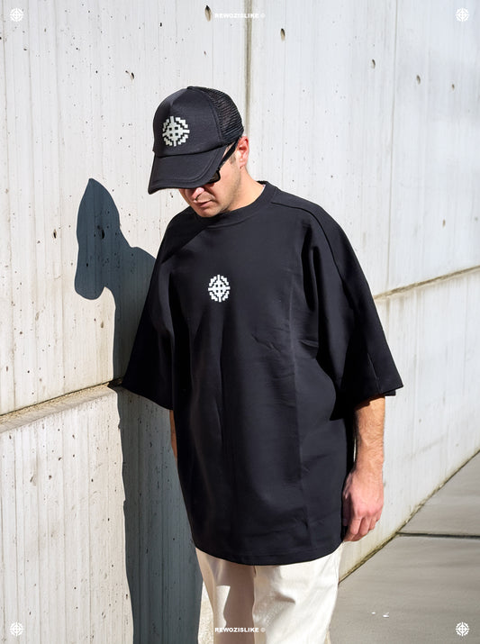BLACK HYPERSIZED TEE REWOZISLIKE©