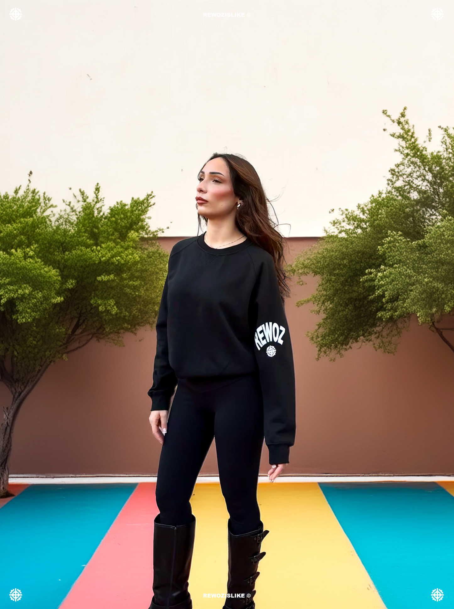 FELPA GIROCOLLO RAGLAN NERA REWOZISLIKE ©