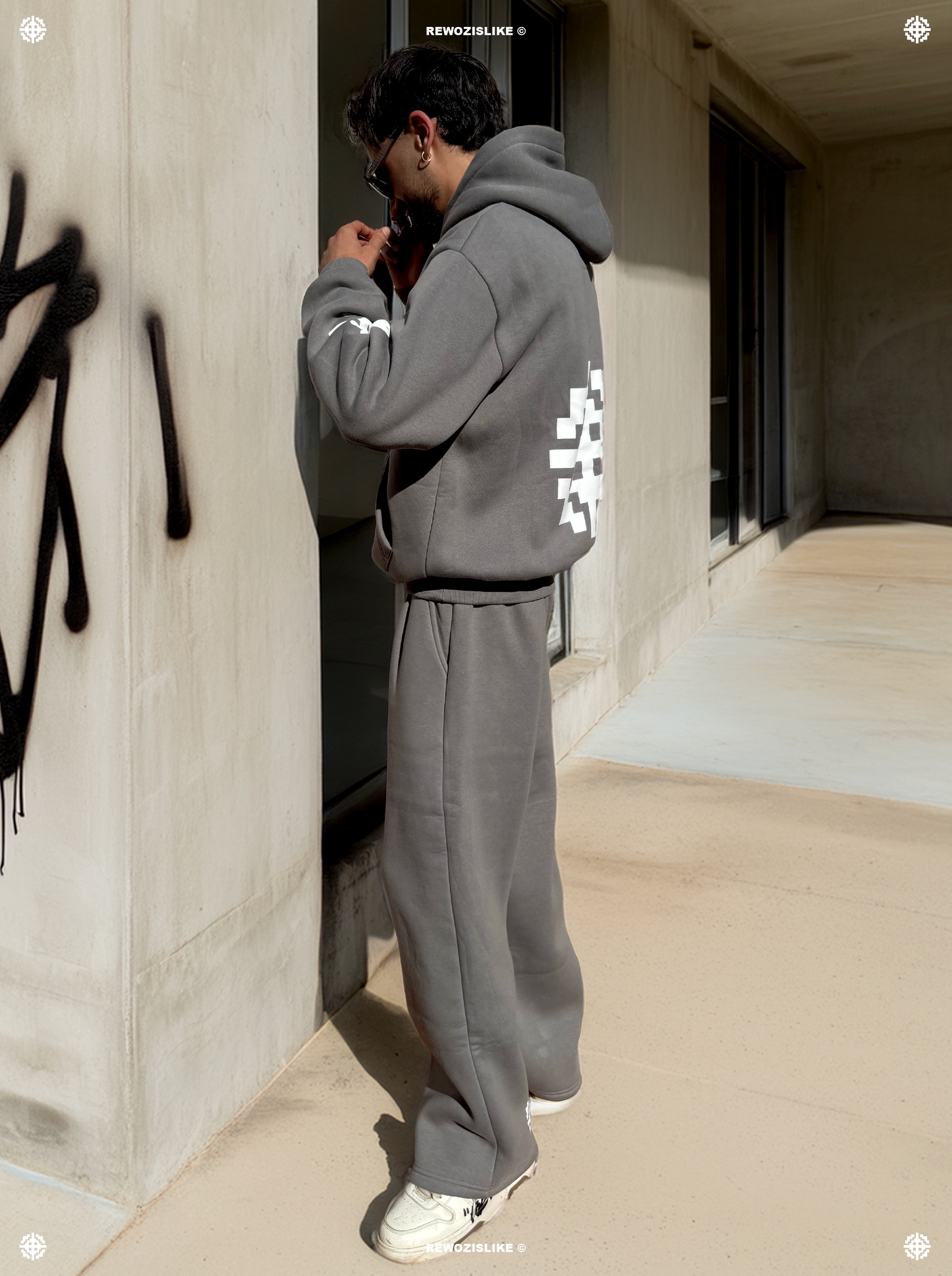 SET COORDINATO REWOZISLIKE © Completo Felpa + Pantalone in Cotone Felpato – Grigio Chiaro