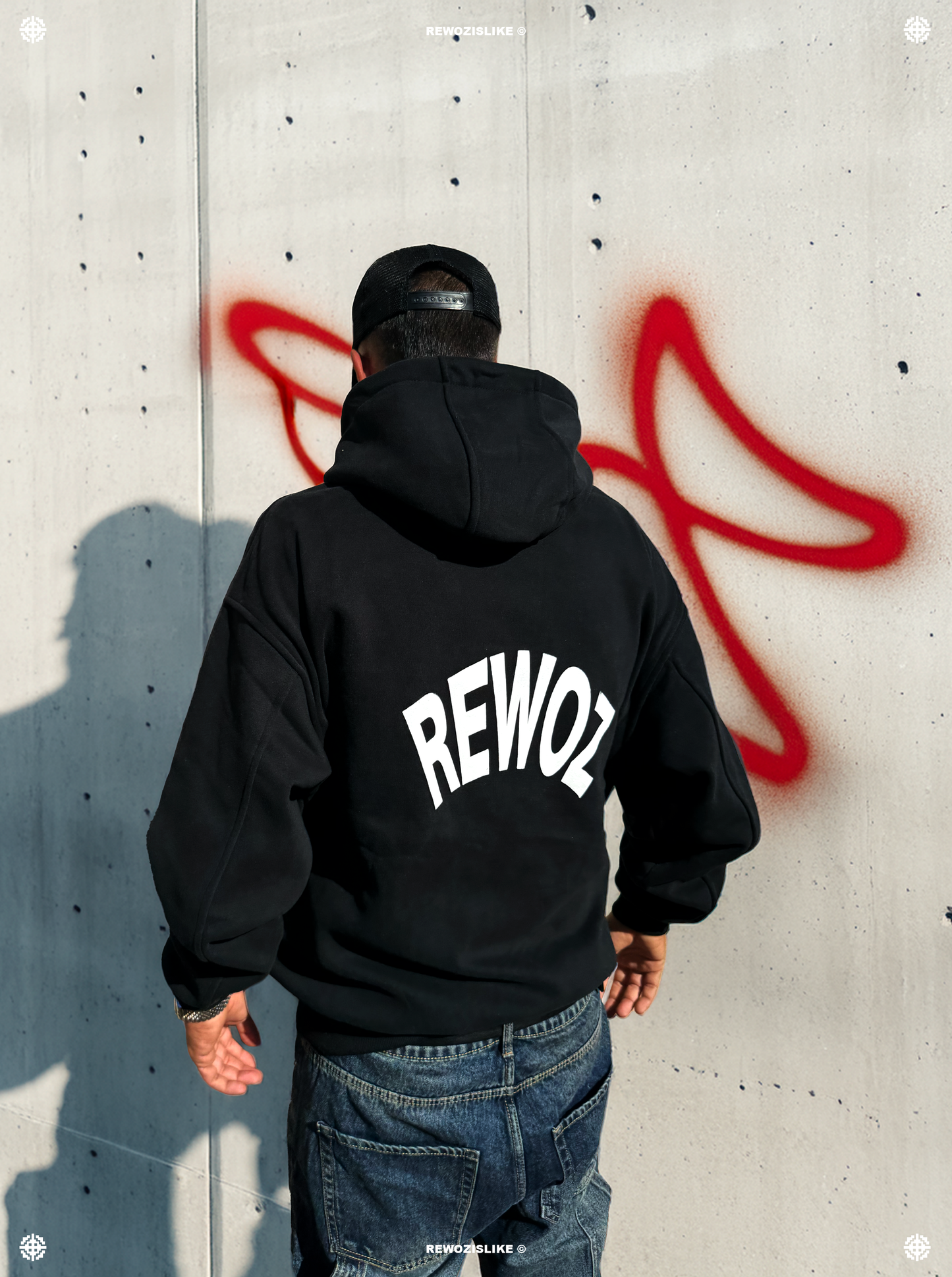 FELPA CON CAPPUCCIO NERA REWOZISLIKE © - Unisex